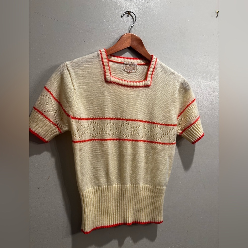 Elegant Cream and Red Women's Sweater 70’s vintage unique cute feminine